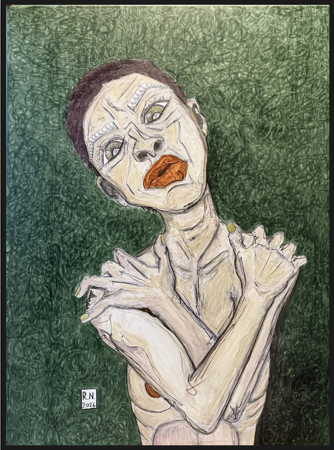 Kunstwerk „In der Wiese“ von Rainer Neuwirth: Figur mit über der Brust gekreuzten Armen, orangefarbenen Lippen und geneigtem Kopf vor dichtem grünem Hintergrund