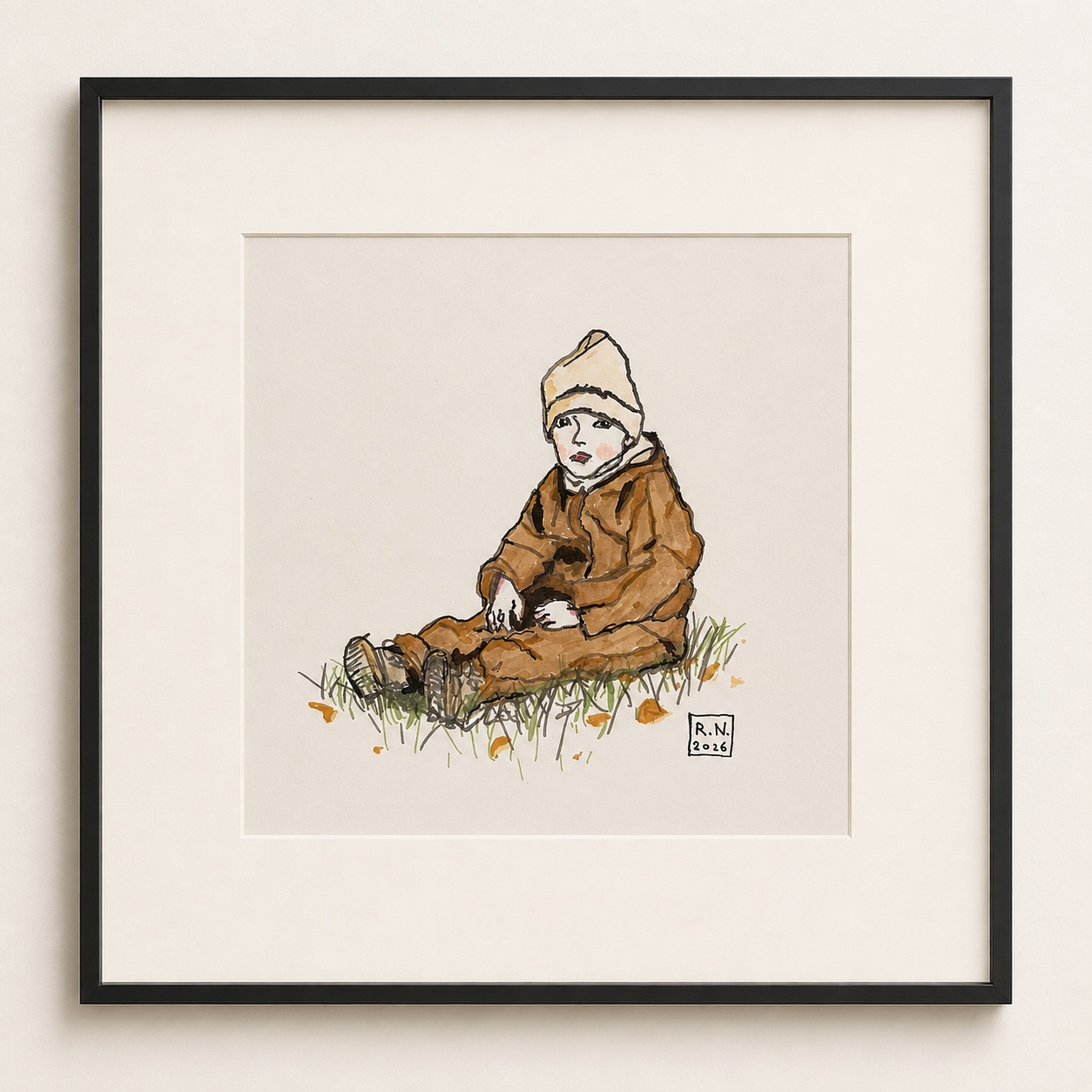 Kunstwerk „Kleiner Augenblick“ von Rainer Neuwirth: Ein warm gekleidetes Kind sitzt allein im herbstlichen Gras